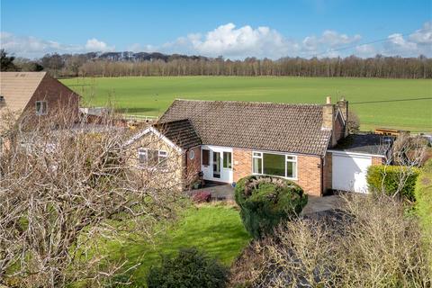 2 bed property, in Red Hills Road, £425,000