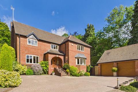 5 bed property, in Petworth Drive, £1,200,000