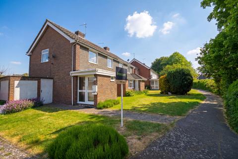 3 bed property, in Wetherfield, £425,000