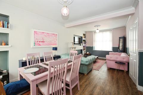 2 bed property, in Bonvilston Road, £160,000
