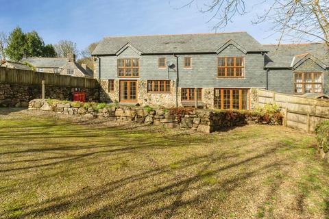 4 bed property, in Roche, £430,000