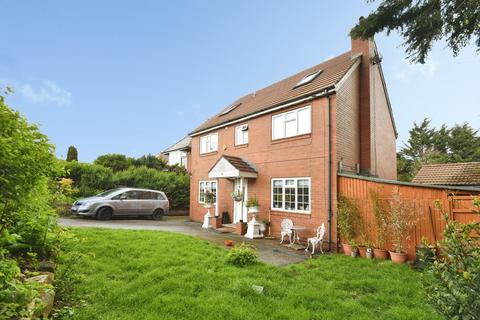 6 bed property, in Woodlands Road, £760,000