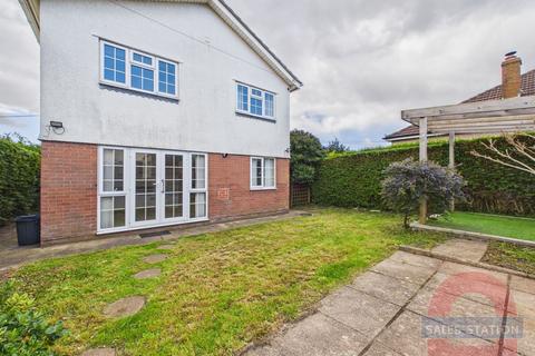 3 bed property, in Elm Close, £450,000