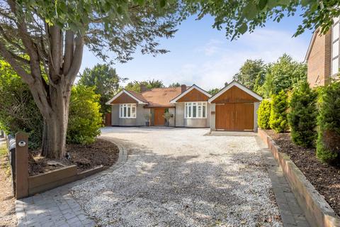 4 bed property, in Warren Road, £800,000