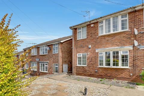 2 bed property, in Carmel Gardens, £130,000