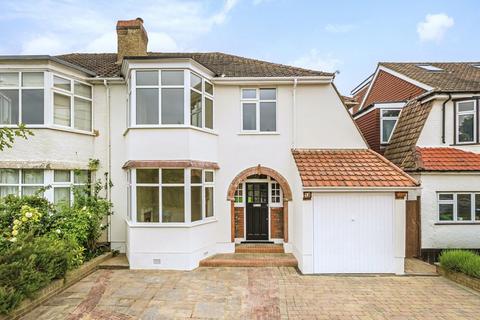 4 bed property, in The Byeways, £1,325,000