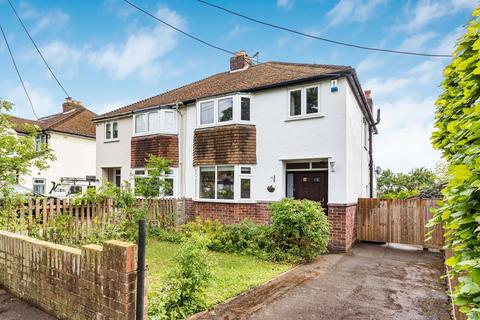 3 bed property, in The Avenue, £475,000