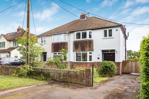 3 bed property, in The Avenue, £475,000
