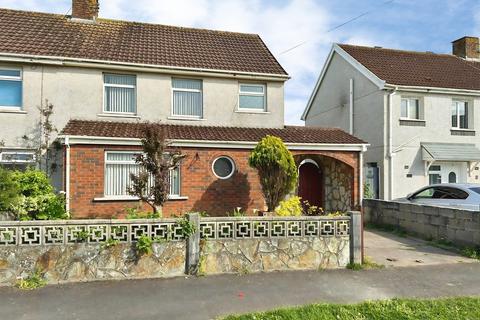 3 bed property, in Chopin Road, £165,000