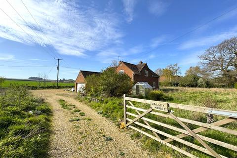 3 bed property, in HILLINGTON - 3/4 Bedroom Residence on Large Plot, £375,000