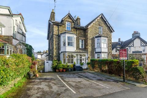 10 bed property, in St Johns Lodge, £829,000