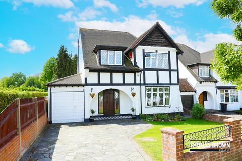 3 bed property, in Park Avenue, £900,000