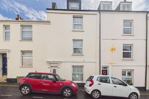 4 bed property, in Wellington Street, £220,000