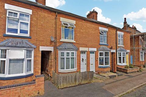 2 bed property, in Harcourt Road, £180,000