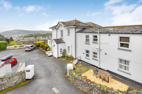 1 bed property, in Woodway Road, £170,000