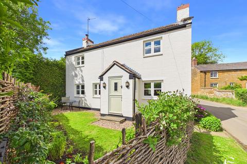4 bed property, in Ridlington Road, £450,000