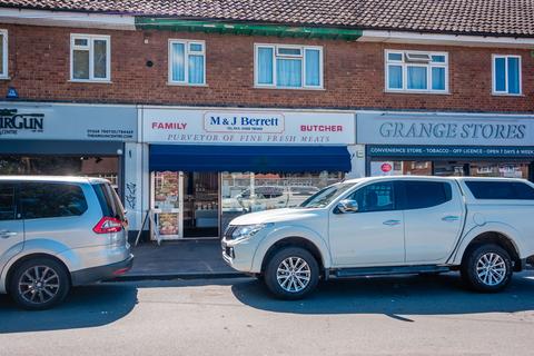 2 bed property, in London Road, £200,000