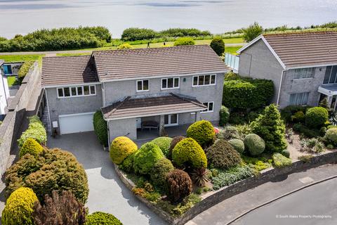5 bed property, in The Paddocks, £1,395,000