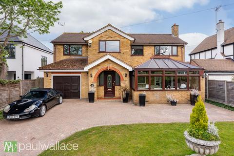 5 bed property, in Middle Street, £1,165,000