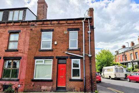 2 bed property, in Stanmore Hill, £169,950