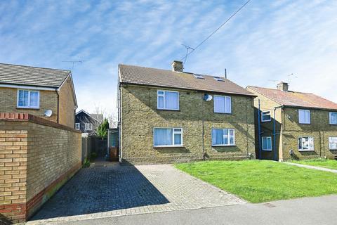 2 bed property, in Bearsted Close, £180,000
