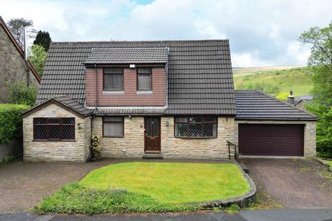 3 bed property, in Longacres Drive, £375,000