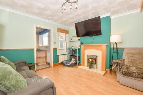 3 bed property, in Malling Road, £220,000