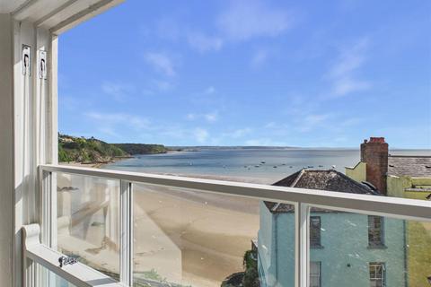 1 bed property, in Ashley House, £175,000