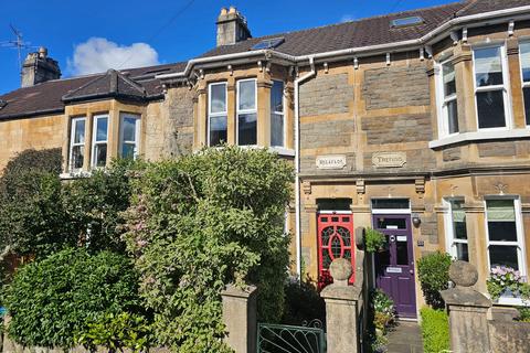 3 bed property, in First Avenue, £675,000