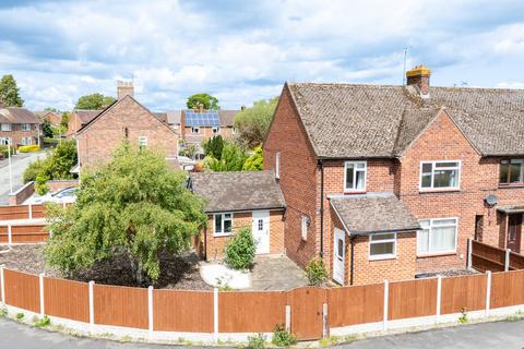 3 bed property, in Oak Drive, £135,000