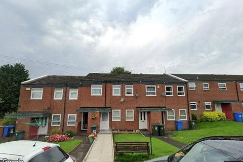 2 bed property, in The Thimbles, £90,000