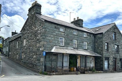 7 bed property, in Ty Cenin, £70,000