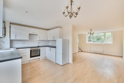 4 bed property, in Rose Hill, £450,000