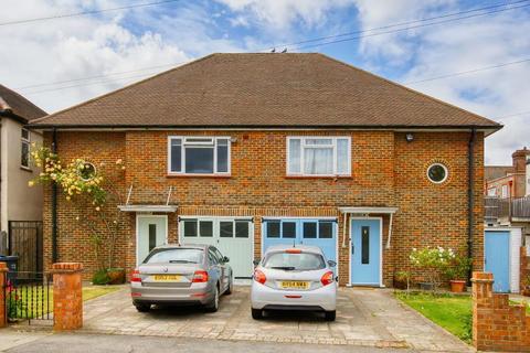 3 bed property, in Ashridge Way, £750,000