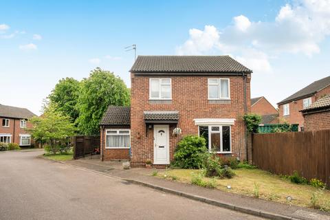 3 bed property, in Ramillies Close, £375,000