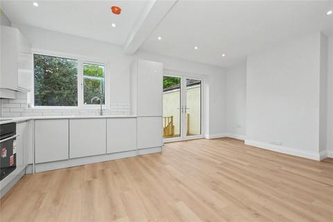 3 bed property, in Stonegate Road, £375,000