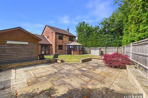 4 bed property, in Adwell Drive, £650,000