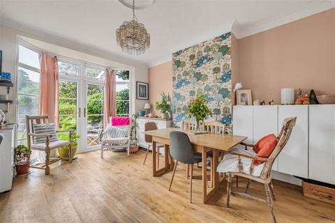 3 bed property, in Rose Hill Park West, £600,000
