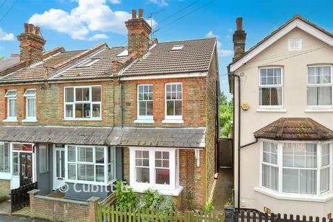 2 bed property, in Alpine Road, £400,000