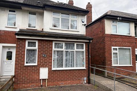 2 bed property, in Wold Road, £110,000