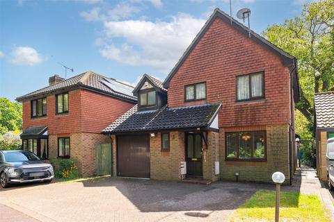 4 bed property, in Twyner Close, £550,000