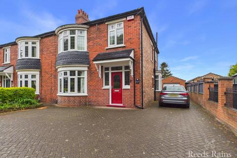3 bed property, in Acklam Road, £300,000