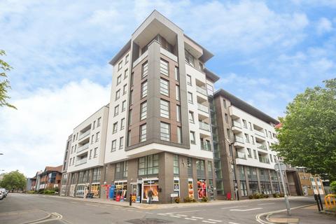 2 bed property, in Empress Heights, £180,000