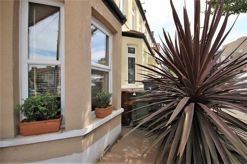 3 bed property, in Clifford Road, £700,000