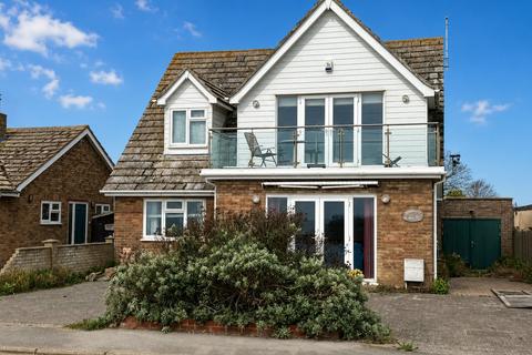 4 bed property, in East Terrace, £550,000