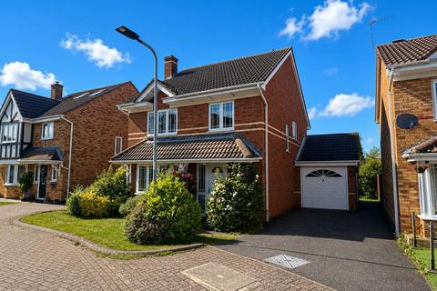 4 bed property, in Batcheldor Gardens, £425,000