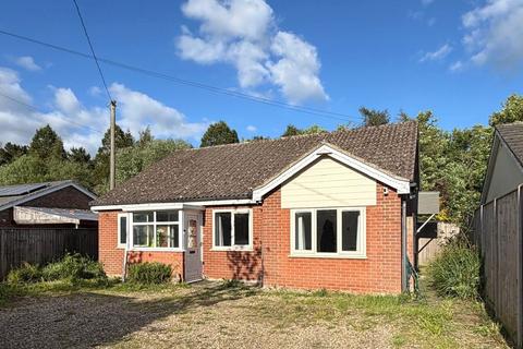 4 bed property, in Willow End, £280,000