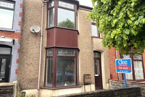 3 bed property, in Beverley Street, £80,000