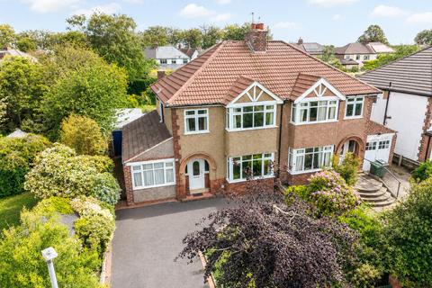 4 bed property, in Ravenswood Road, £375,000
