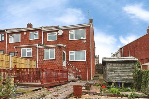 3 bed property, in The Reddings, £325,000